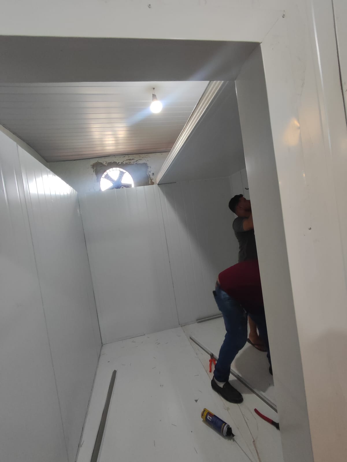 Acabamento interno em montagem.