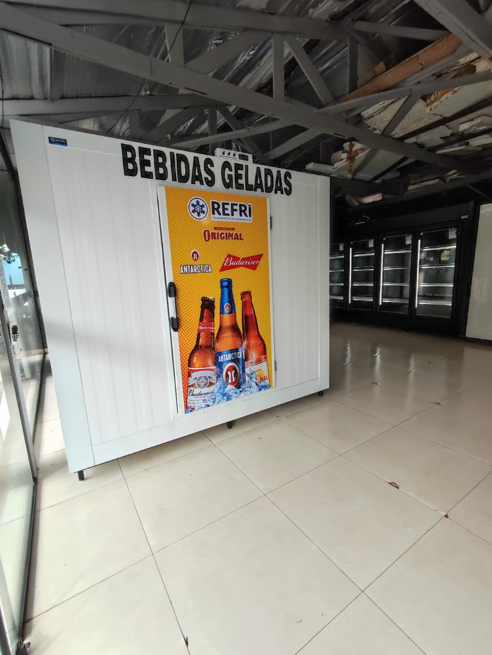 Câmara fria modular para refrigeração comercial.
